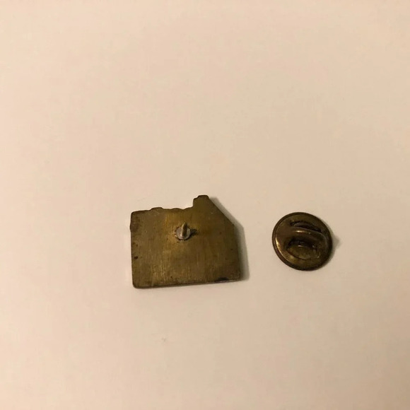 Vintage Prince  Rupert British Columbia Alberta Pacific Region Pins Enamel - Picture 10 of 16